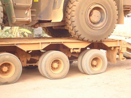 Un débarquement de véhicule au TCHAD .......